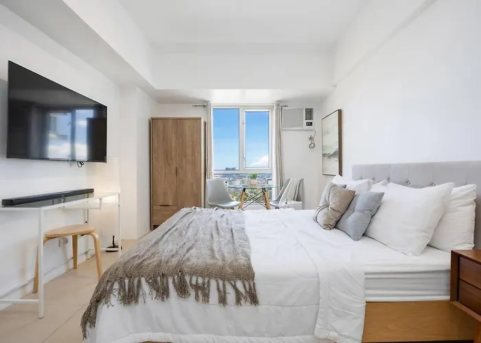 Furnished Studio In Avida Towers Riala, Cebu It Park With Amazing City View, Fast Wifi, Netflix, Pool And More