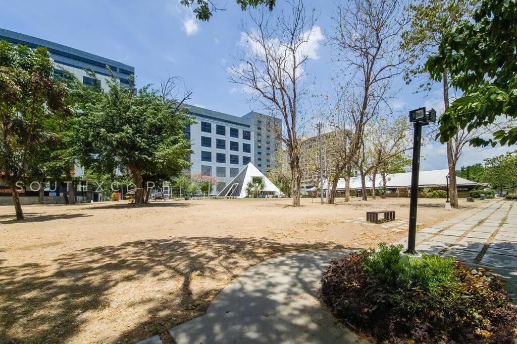 Furnished In Avida Towers Riala, It Park With Amazing View, Fast Wifi, Netflix, Pool And Apartment *