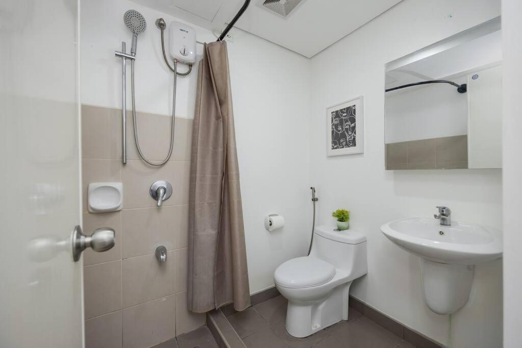 Furnished In Avida Towers Riala, It Park With Amazing View, Fast Wifi, Netflix, Pool And Apartment *